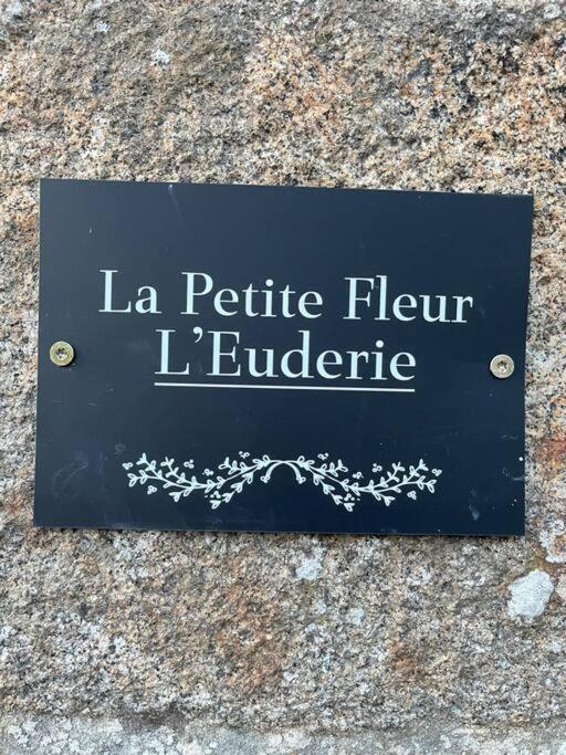 Le Petit Fleur - The Little Flower, Cosy Cottage Saint-Michel-de-Montjoie Ngoại thất bức ảnh